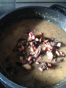 A los 14 minutos, todos a la cazuela. 