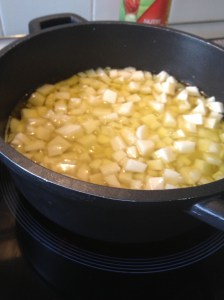 Cúbreme de aceite, como el potro cubre a la potra.