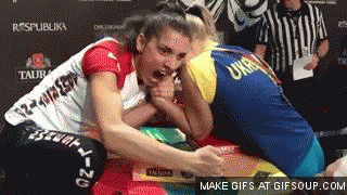 Restaurander, viniéndose arriba en un reto. Fuente