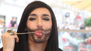 Conchita Wurst era una gran aficionada a los gazpachos con hortalizas no lavadas antes de tener barba y cip*te.